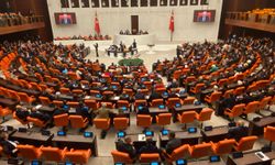 TBMM'de Mezar Başında Rakı İçme Tartışması Yaşandı