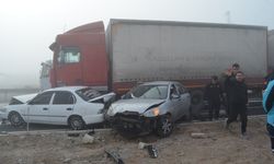 Tır, Kırmızı Işıkta Duran 4 Araca Çarptı