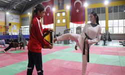 Tekvandocu Abla, İki Kardeşini Şampiyonluğa Hazırlıyor