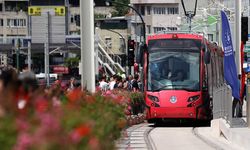 Tramvayın Çarptığı Yaya Hastaneye Kaldırıldı