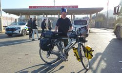 Umre İçin Bisikletle Yola Çıkan Adam 3 Bin 450 Kilometre Pedal Çevirip Medine’ye Gitti