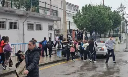 Çocuğunu Azarladığını İddia Ettiği Öğretmeni Darp Etti