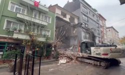 Zeminden Yıkılan 4 Katlı Binanın Tepe Katı Hala Duruyor