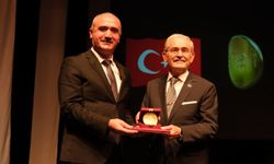 Yılmaz Büyükerşen Siyasetteki Görevinden Emekli Olduğunu Açıkladı