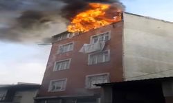 İstanbul Sultangazi’de 4 Katlı Binada Yangın: 2’nci Kattan Atlayan Kişi Yaralandı