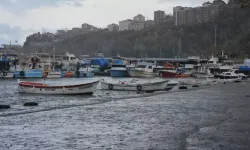 Zonguldak'ta deniz taştı, kardan 81 köy yolu kapandı