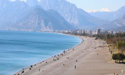 Antalya'da Deniz Suyu Sıcaklığı Hava Sıcaklığını Geçti