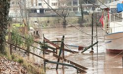 Bartın Irmağı Eriyen Kar Ve Sağanak Yağışla Taştı