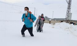 Doktor Didem Karla Kaplı Yolda 1,5 Metre Yürüyerek Hastalara Ulaşıyor