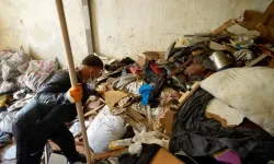 Mersin’deki Çöp Evden 28 Kamyon Atık Toplandı