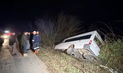 Bartın’da minibüs şarampole yuvarlandı; 4 kişi yaralandı