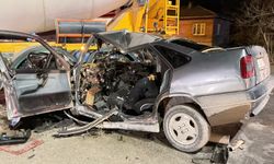 Beton Mikseriyle Çarpışan Otomobilin Sürücüsü Yaralandı