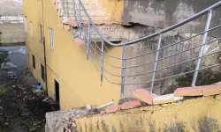 Batman - Gercüş’te 12 Katlı Binanın Giriş Merdiveni Çöktü