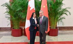 Çin Bakan Wang Kanadalı Mevkidaşıyla Bir Araya Geldi