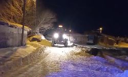 Damdan Düşen Boran İçin Yol Açıldı; İş Makinesi Devrede