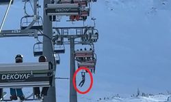 Snowboardını Kurtarmaya Çalışırken Telesiyejde Askıda Kaldı