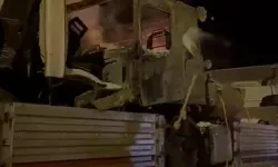 Erzincan’da TIR dorsesindeki yanmaya karla hızlı şekilde müdahale edildi