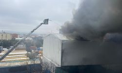 Ataşehir’de 4 Katlı İş Yerinde Alevler Yükseldi