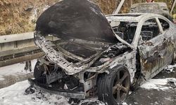 İstanbul Fatih’te Alev Alev Yanan Otomobil Hurdaya Döndü