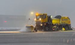 İstanbul Sabiha Gökçen Havalimanı’nda Karla Mücadele Sürüyor