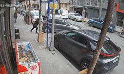 İstanbul Şişli’de Otomobil Yanlış Manevra Sonucu Kuaföre Girdi
