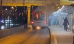 Metrobüste alevler yükseldi, yolcular tahliye edildi