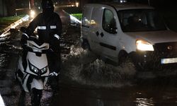 Yoğun Sağanak İzmir’de Hayatı Olumsuz Etkiledi
