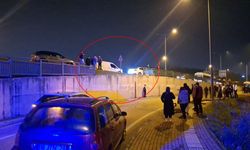 Kontrolden Çıkan Kamyonet Uçtu; Bariyerler İki Araca Zarar Verdi