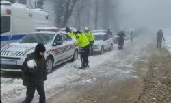 Kızak Festivalinde Eğlenceli Görüntüler: Kar Topu Savaşı