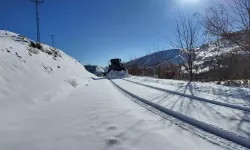 Bingöl’de Kardan Kapalı 48 Köy Yolunda Çalışma Sürüyor