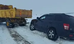 Elazığ’da kara saplanan cip, kurtarma ekiplerinin müdahalesiyle bulunduğu yerden alındı