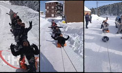 Kamyonete Bağlanan Şambrellerle Tehlikeli Kayak Keyfi