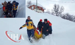 KOAH Hastası Karda Sedyeyle Taşınarak Ambulansa Ulaştırıldı