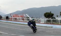 Muğla’da tek teker hâlinde ilerleyen motosiklet sürücüsüne para cezası kesildi