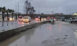 Mardin Kızıltepe’de şiddetli yağış sonrası yollar suyla kaplandı