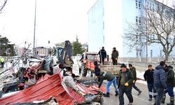 Kuvvetli Rüzgar Samsun’da Okul Çatısını Yıktı