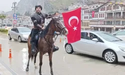 Tokat’tan Amasya’ya Atlı Yolculuk: Türk Bayrağıyla Şehre Giriş