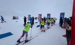 Yüksekova'da 365 Sporcunun Katıldığı Kayaklı Koşu Yarışması Başladı