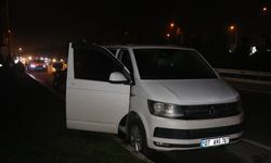 Yol kenarında duran minibüste bir kişi hareketsiz şekilde bulundu