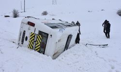 Öğrenci Servisi Devrildi: 14 Yaralı