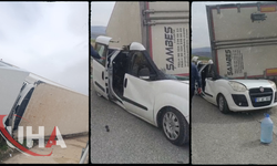 Tır Dorsesi Radar Aracının Üstüne Devrildi;Jandarma Personeli Yaralı