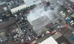 Başakşehir'de Alevlere Teslim Olan İş Yeri Söndürüldü