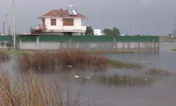 Balıkesir'de Etkili Sağanak Yazlıkları Ve Tarlaları Bastı