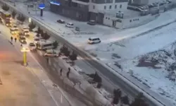 Siirt’te Kaygan Yol Zincirleme Kazaya Yol Açtı