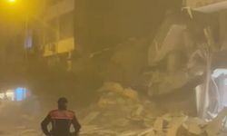 Yıkım Çalışmasında Hasarlı Bina Çöktü