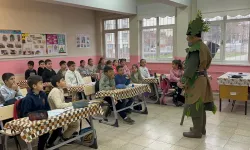 Kayseri’de ‘Ağaç Dede’yi Öğrenciler Alkışlarla Karşıladı