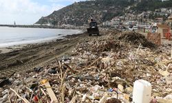 Alanya’da Sağanak Sonrası Sahil Atıkla Doldu