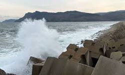 Amasra’da Fırtına: Dalga Yüksekliği 2 Metreyi Buldu