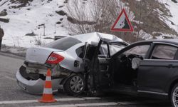 Bingöl’de Otomobiller Çarpıştı: 1 Ölü, 5 Yaralı