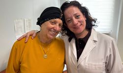 Bir Gecede Sesini Kaybeden Anneyi Doktor Kızı İyileştirdi